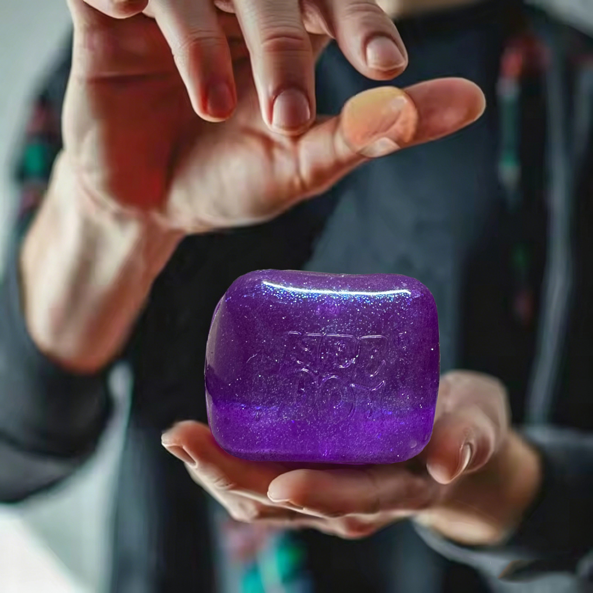 Schylling Nee Doh Glitter Cube - مراجعة Fidget Cube Original وسعره