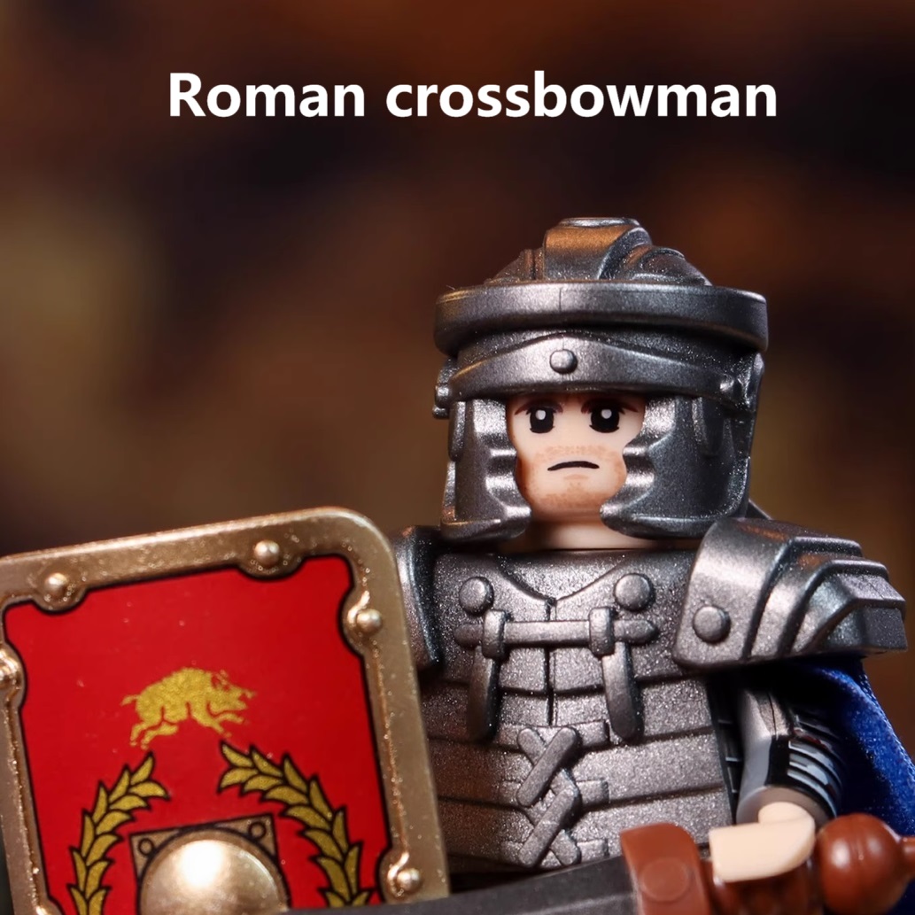 Roman Empire Legion Reigns Bui - مراجعة Lego Minifigure Holder وسعره