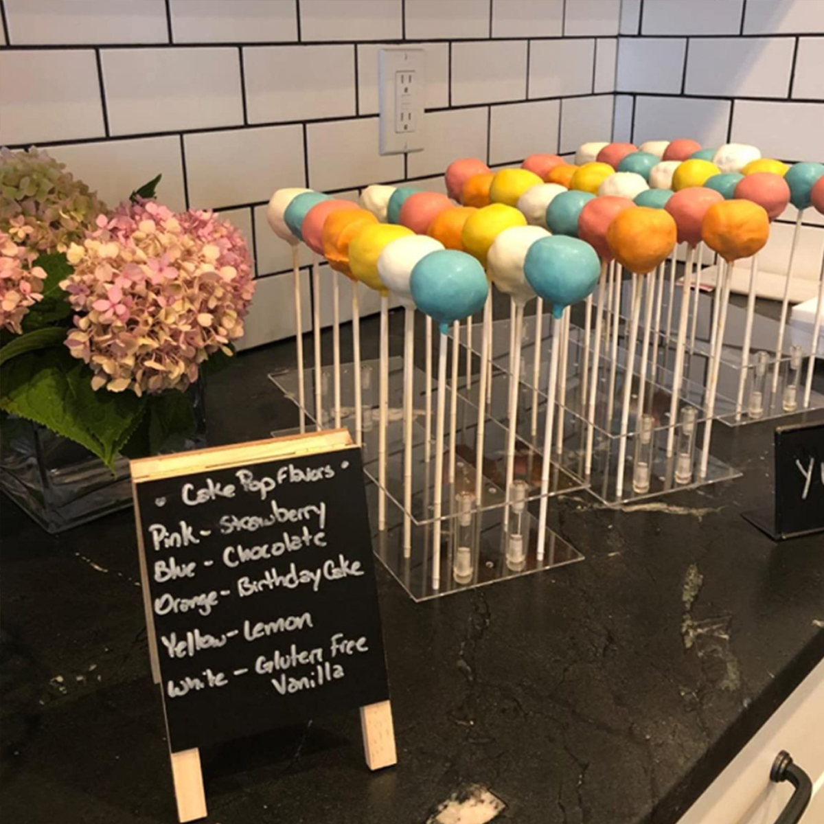 Acrylic Cake Pop Display Stand - مراجعة Pop Display Shelf وسعره