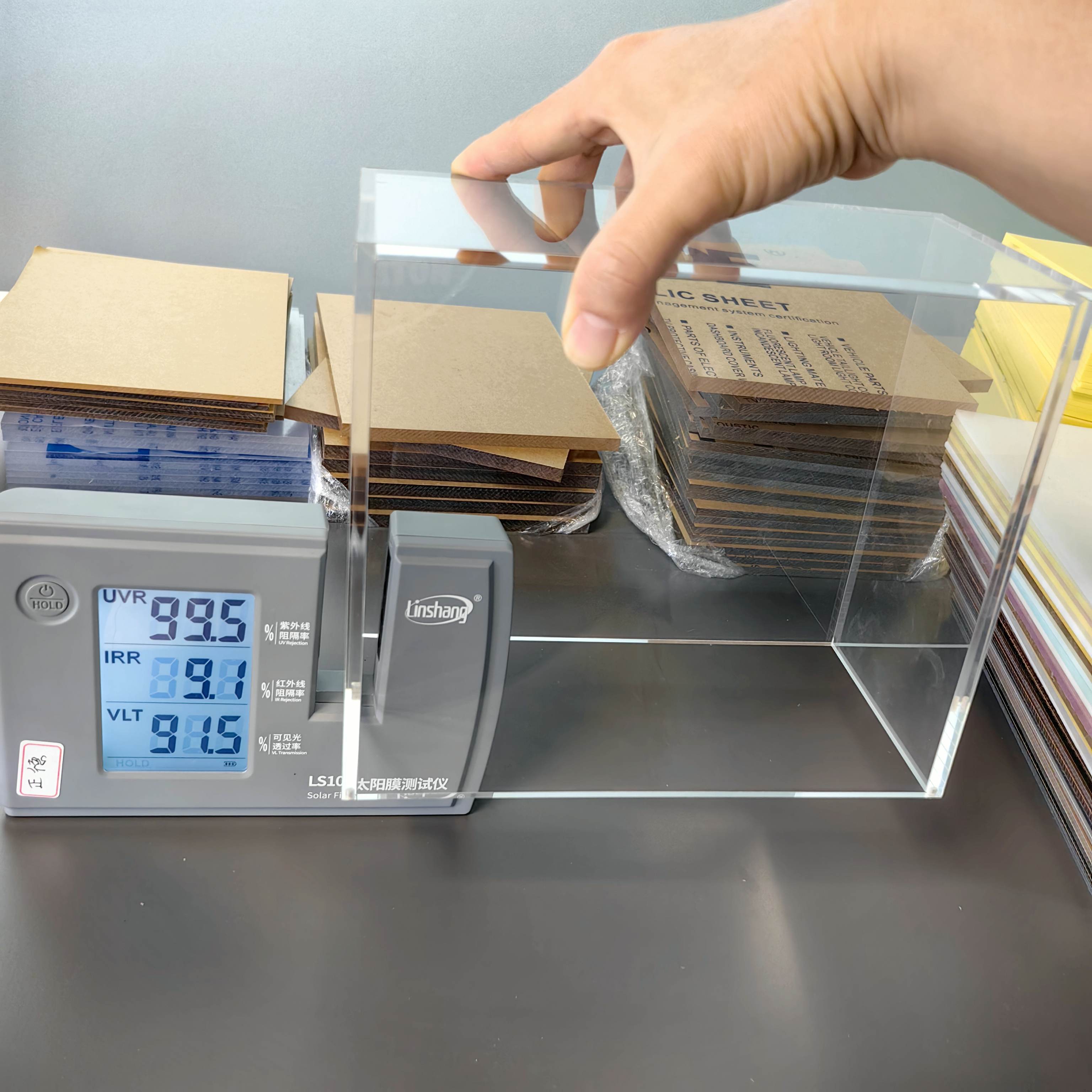 99% UV protection Magnetic Mod - مراجعة Display Case Acrylic وسعره
